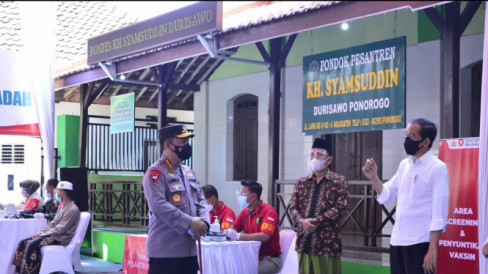 Presiden Tinjau Vaksinasi Merdeka Di Ponpes Dan Tempat Ibadah