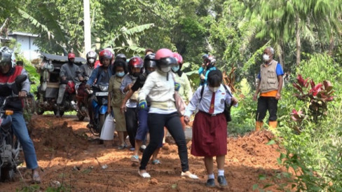 Puluhan Titik Longsor Di Jalan Penghubung Kabupaten Lumpuhkan Jalur