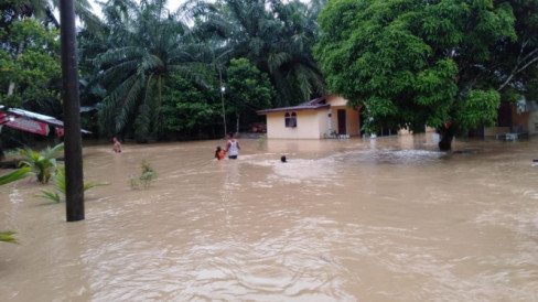 Aceh Tamiang Aceh Terendam Banjir Ketinggian Air Hingga Satu Setengah