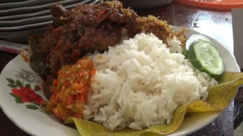 Kuliner Bebek Pedas Khas Bangkalan Madura Menggugah Selera