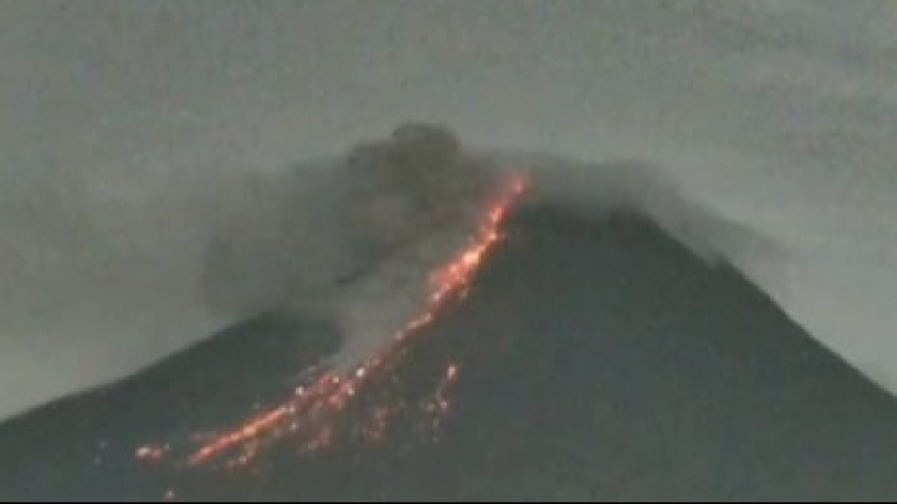 Awan Panas Guguran Gunung Merapi Meluncur 2 Kilometer Ke Arah Barat Daya