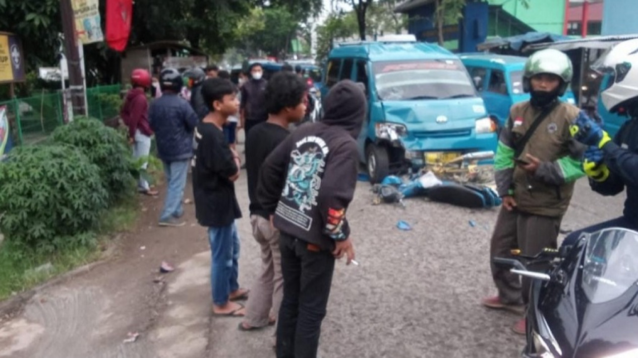 Lawan Arus Pengendara Motor Tewas Ditabrak Angkot Di Citeureup