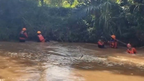 Sisir Sungai Cari Korban Tenggelam Tim Sar Gabungan Terkendala Air