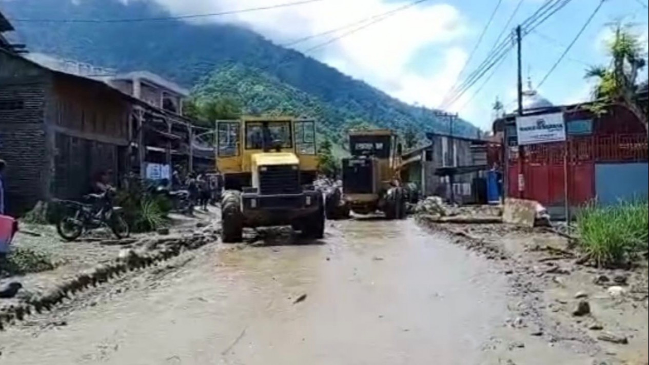 BPBD Aceh Tenggara Kerahkan Alat Berat Bersihkan Material Banjir