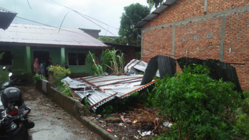 Puting Beliung Rusak Puluhan Rumah Di Binjai Sumatera Utara