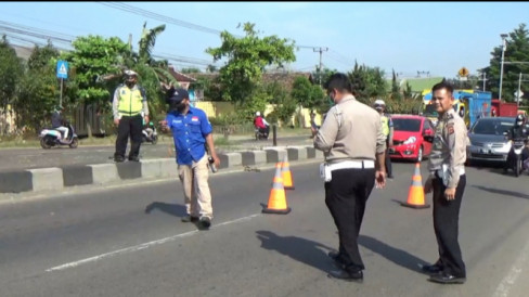 Polisi Gelar Olah Tkp Kecelakaan Maut Di Karawang