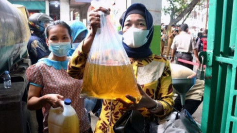 Pembelian Minyak Goreng Curah Wajib Pakai KTP