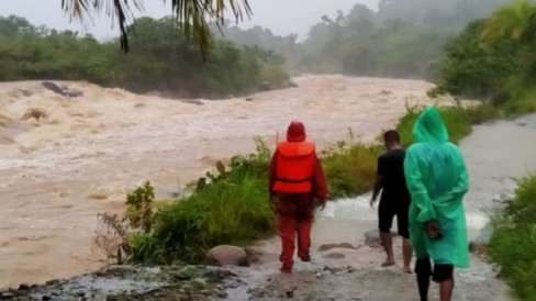 Hujan Lebat Akibatkan Debit Sungai Lubuak Tongga Padang Naik Cepat