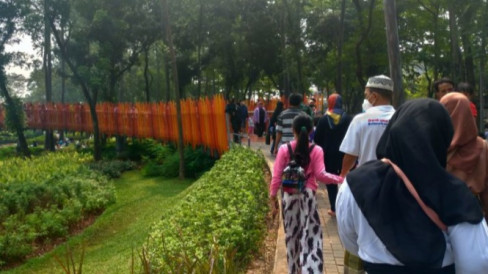 Marak Parkir Liar Dan Pkl Di Tebet Eco Park Bikin Macet Jalanan