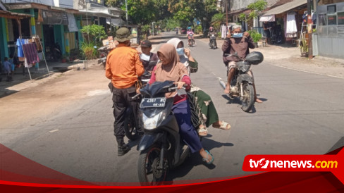 Dampak Hujan Abu Vulkanik Gunung Raung Terasa Di Jember Petugas Bpbd