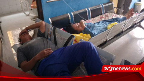 Santap Nasi Kotak Puluhan Warga Sukabumi Keracunan