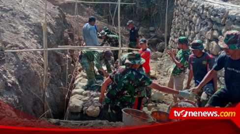 TNI Bangun Desa Buka Jalan Baru Dan Buat Gorong Gorong Di Poto Tano