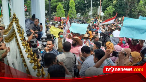 Tuntut Penyelesaian Sengketa Lahan Ratusan Massa Dari Kelompok Tani