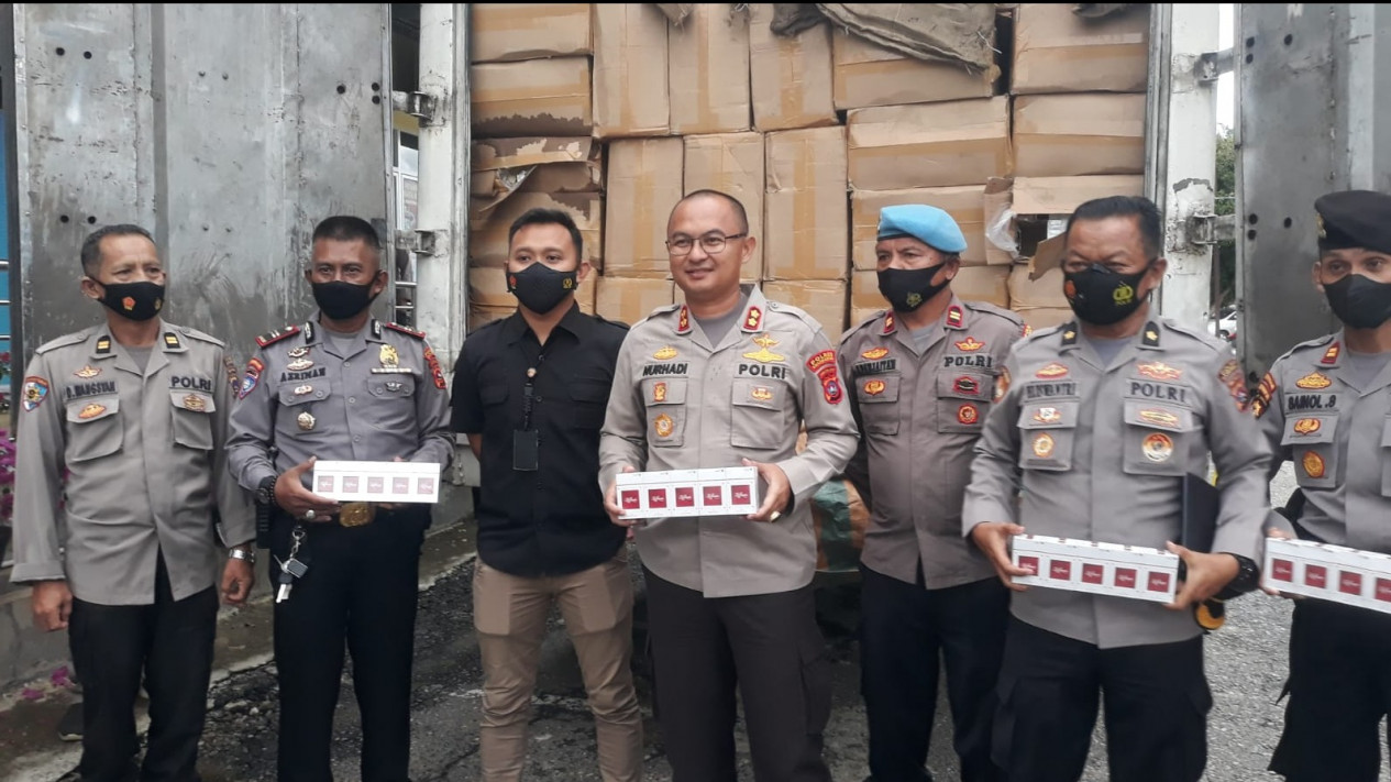 Polres Dharmasraya Gagalkan Penyelundupan Ribu Rokok Ilegal Senilai