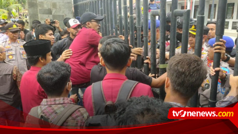 Demo Penolakan Kenaikan Harga Bbm Di Kendari Massa Dan Aparat Bersitegang