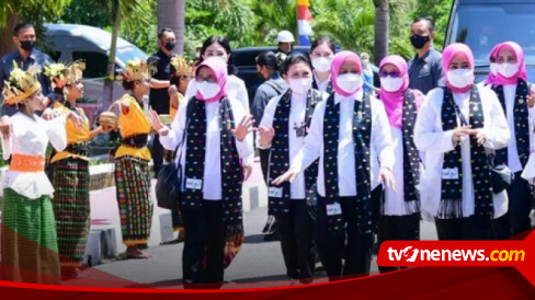 Ibu Negara Iriana Jokowi Dan OASE KIM Tanam Pohon Di Pulau Rinca