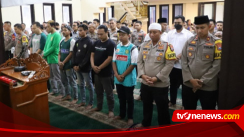 Duka Mendalam Polres Mojokerto Dan Suporter Gelar Salat Ghaib Untuk