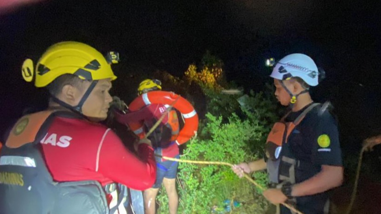 Tim SAR Mamuju Evakuasi 154 Warga Terjebak Banjir