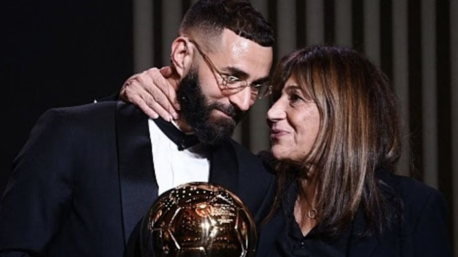 Benzema Raih Ballon Dor Idaman Terima Kasih Ibu