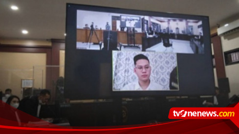 Indra Kenz Divonis Tahun Penjara Dan Denda Rp Miliar