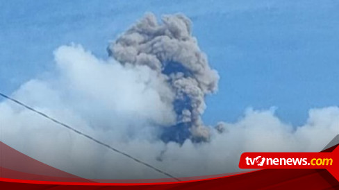 Gunung Kerinci Erupsi Semburkan Abu Setinggi 700 Meter