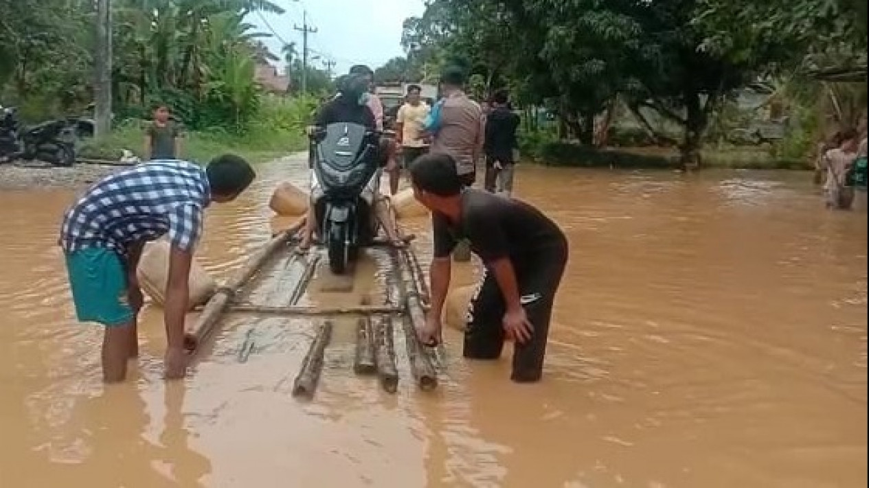 Cuaca Ekstrim Tiga Kecamatan Di Madina Terendam Banjir