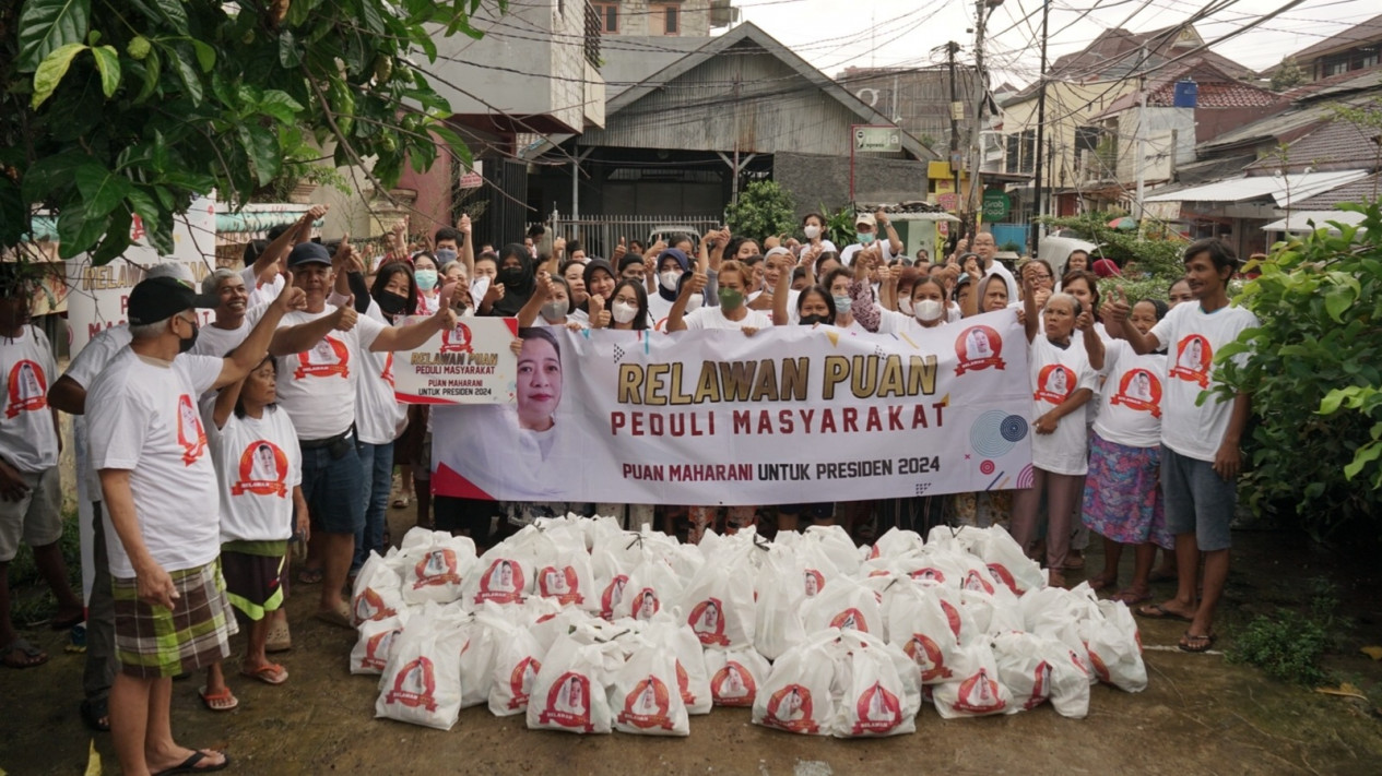 Jumat Berkah Relawan Puan Bagikan Paket Sembako Jelang Penutupan