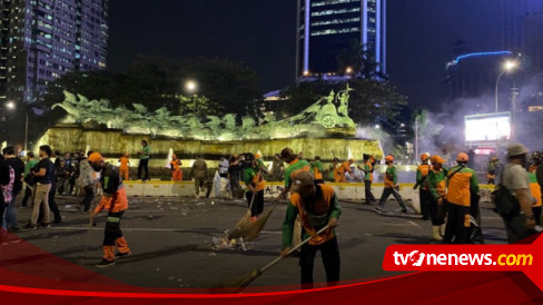 74 Ton Sampah Sisa Perayaan Malam Tahun Baru 2023 Di Jakarta