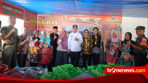 Kembangkan Hasil Produk Lokal Wakil Bupati Karimun Serahkan Bantuan