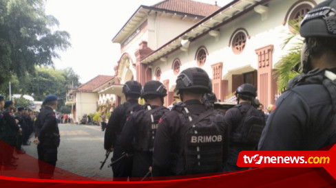 Personel Polisi Amankan Jalannya Sidang Perdana Tragedi Kanjuruhan