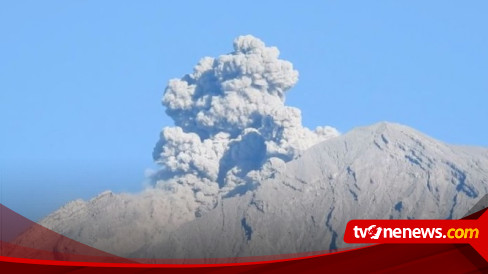 Alami 2 Kali Erupsi Gunung Semeru Semburkan Kolom Abu Setinggi 600 Meter