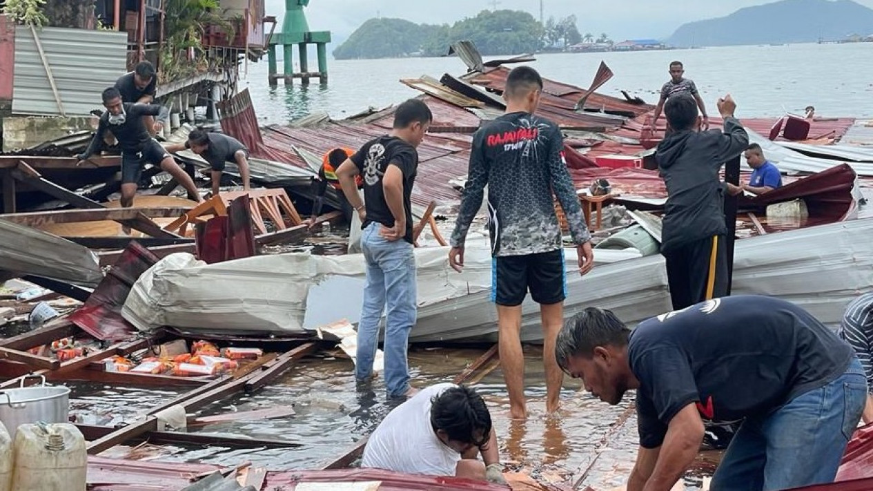 Gempa Magnitudo Deretan Rumah Makan Pantai Dok Jayapura Ambles Ke