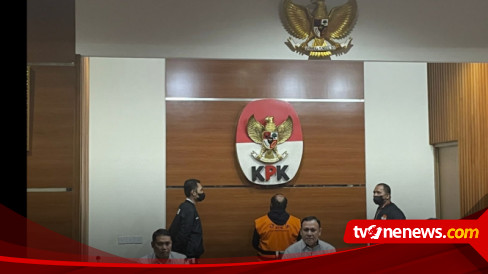 Bupati Mamberamo Tengah Ricky Ham Pagawak Resmi Di Tahan Kpk