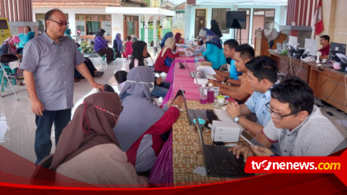 Jelang Pemilu 2024 Warga Di Gresik Ramai Ramai Lakukan Perekaman E KTP