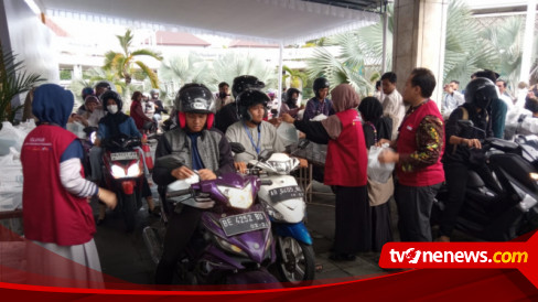 Setiap Hari Selama Ramadhan Umy Bagikan Ribu Paket Takjil Secara