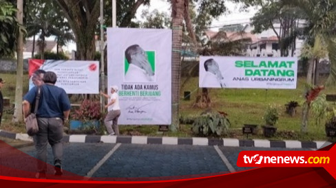 Spanduk Kebebasan Anas Urbaningrum Mejeng Di Lapas Sukamiskin Bandung