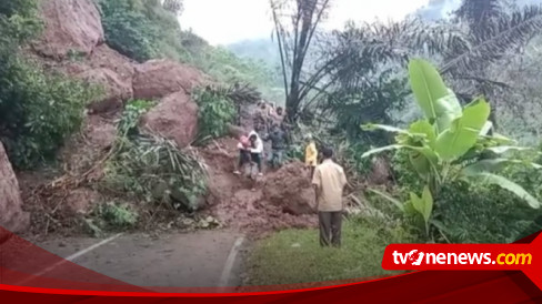 Longsoran Batu Besar Lumpuhkan Jalur Garut Bandung Via Talegong