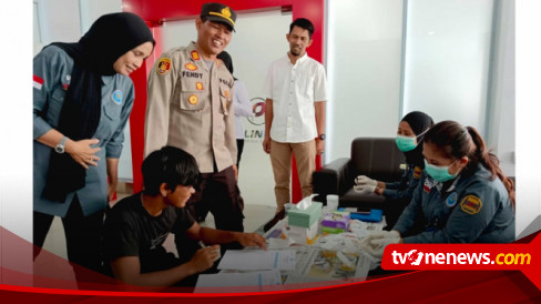 Demi Mudik Aman Ratusan Pemudik Dan Kru Kapal Jalani Tes Urine Di