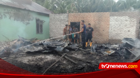 Dua Rumah Semi Permanen Di Aek Nabara Ludes Terbakar