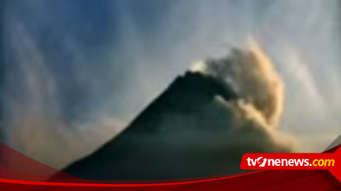 Gunung Merapi Luncurkan Kali Guguran Lava Pijar Sejauh Kilometer