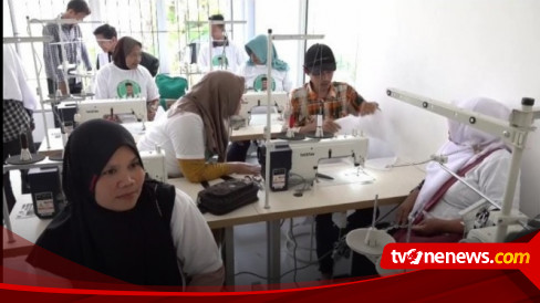 Relawan Ganjar Kiai Muda Jatim Gelar Pelatihan Menjahit Untuk Santri Di