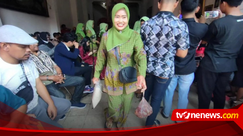 Warga Di Kampung Padat Penduduk Dapat Pembagian Daging Kurban Dari