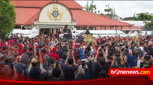 Ribuan Warga Berebut Gunungan Keraton Yogyakarta Pada Tradisi Garebeg