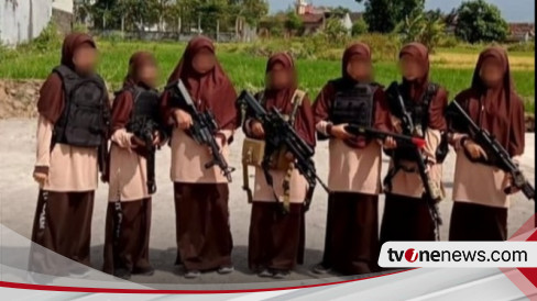 Viral Foto Santriwati Pegang Airshoft Gun Di Ponpes Baitul Quran