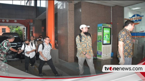 Geledah Kantor Basarnas Puspom Tni Dan Petugas Kpk Sita Dua Boks Dan