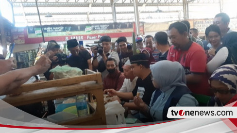 Bacapres Anies Baswedan Blusukan Ke Pasar Situbondo Makan Bareng