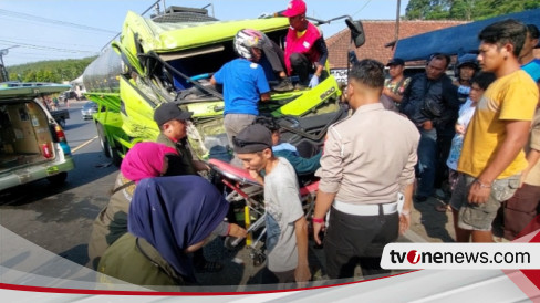 Truk Barang Tabrak Truk Tangki Di Banjar Jawa Barat 3 Orang Luka Parah