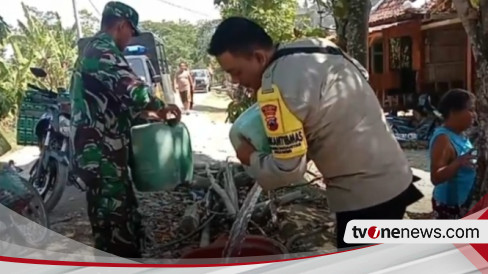 Gunakan Motor Bronjong Polisi Dan TNI Di Blora Bantu Warga Salurkan