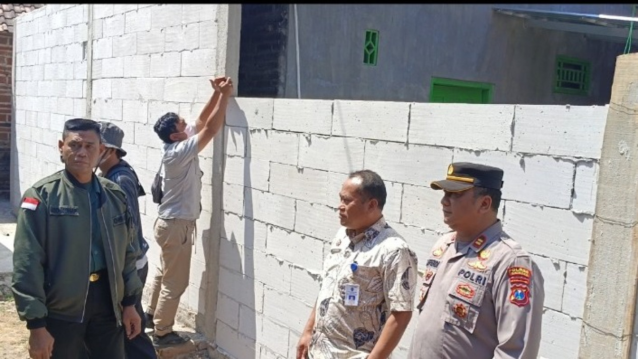 Terjadi Lagi Konflik Keluarga Berujung Pasang Tembok Setinggi Dua