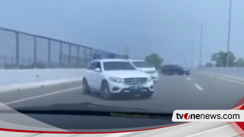 Viral Tiga Unit Mobil Mewah Lawan Arus Di Ruas Tol Desari Usai